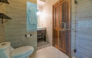 Tropical Beachfront Haven in West Bay - West Bay, Honduras