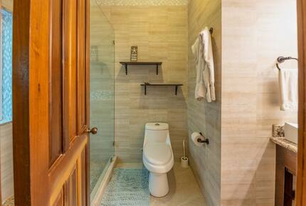 Tropical Beachfront Haven in West Bay - West Bay, Honduras