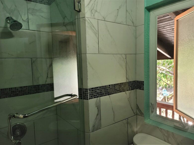 Tropical Beachfront Haven in West Bay - West Bay, Honduras