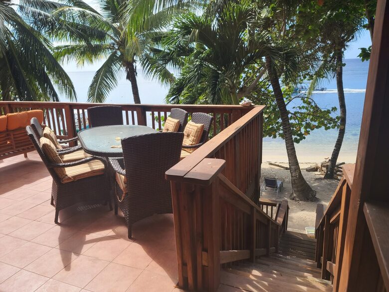 Tropical Beachfront Haven in West Bay - West Bay, Honduras