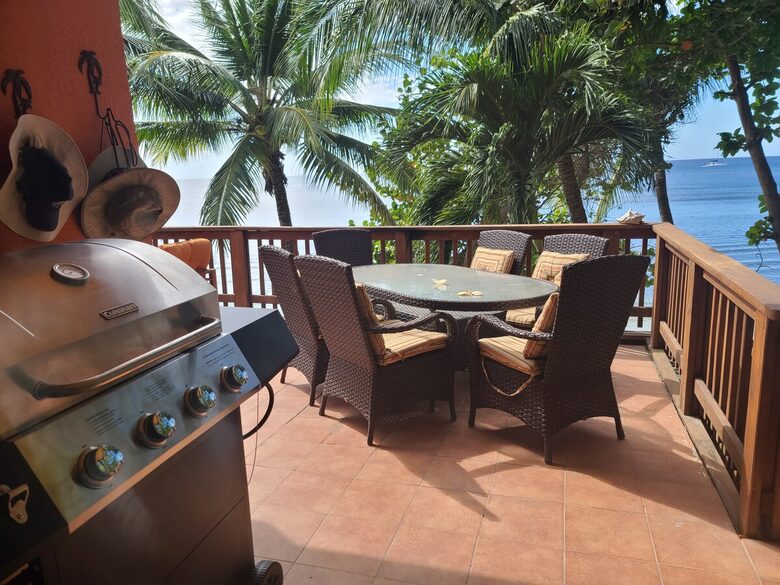 Tropical Beachfront Haven in West Bay - West Bay, Honduras