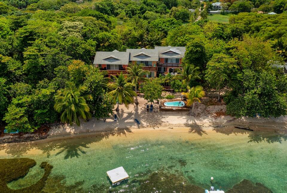 Tropical Beachfront Haven in West Bay - West Bay, Honduras