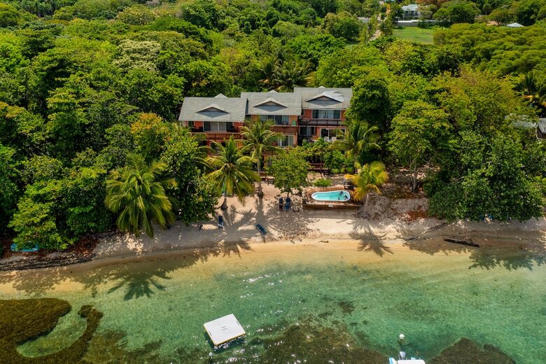Tropical Beachfront Haven in West Bay - West Bay, Honduras