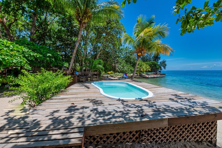 Tropical Beachfront Haven in West Bay - West Bay, Honduras