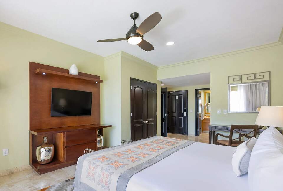 Modern Two-Bedroom Retreat Near El Médano Beach - Cabo San Lucas, Mexico