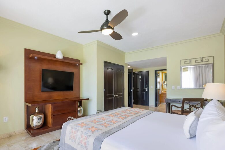 Modern Two-Bedroom Retreat Near El Médano Beach - Cabo San Lucas, Mexico