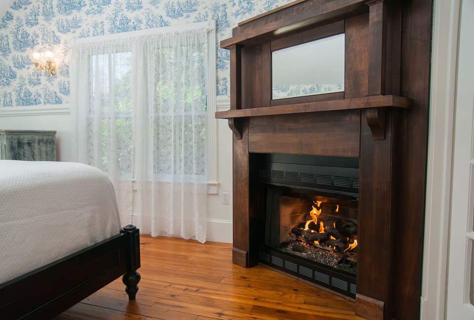 Elegant Country Escape in North Carolina’s Blue Ridge - Weaverville, North Carolina