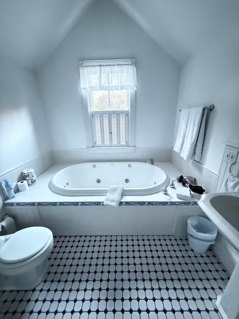 Elegant Country Escape in North Carolina’s Blue Ridge - Weaverville, North Carolina