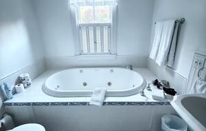 Elegant Country Escape in North Carolina’s Blue Ridge - Weaverville, North Carolina