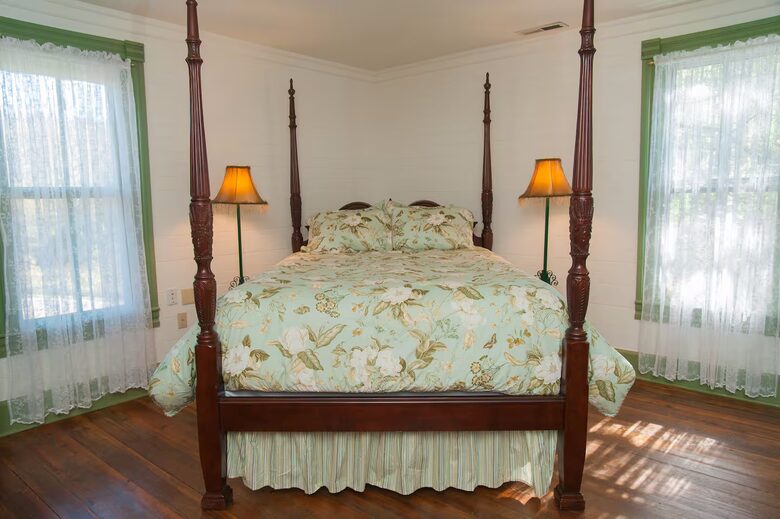 Elegant Country Escape in North Carolina’s Blue Ridge - Weaverville, North Carolina