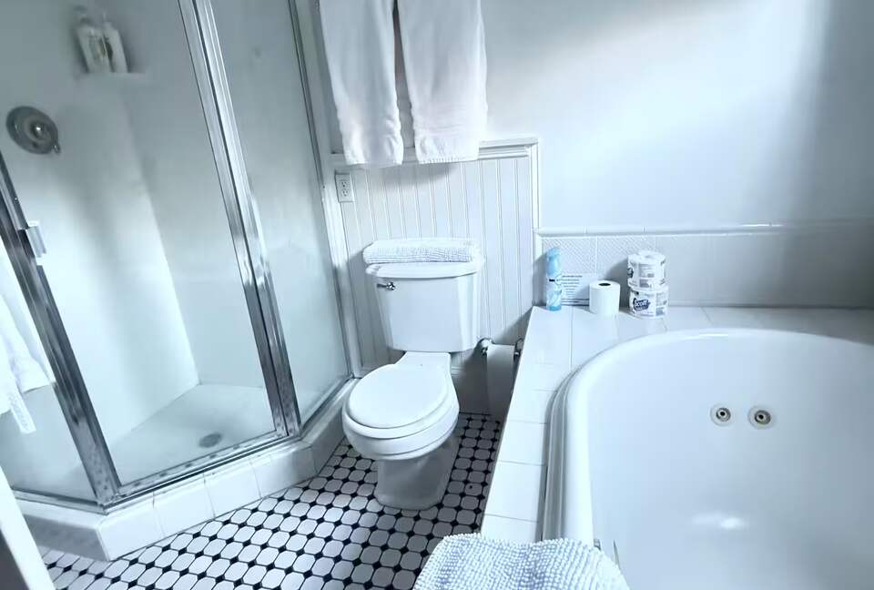 Elegant Country Escape in North Carolina’s Blue Ridge - Weaverville, North Carolina