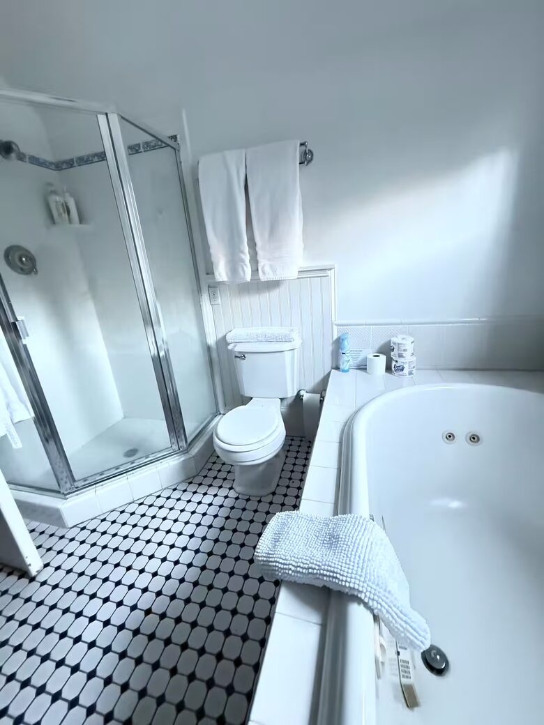 Elegant Country Escape in North Carolina’s Blue Ridge - Weaverville, North Carolina