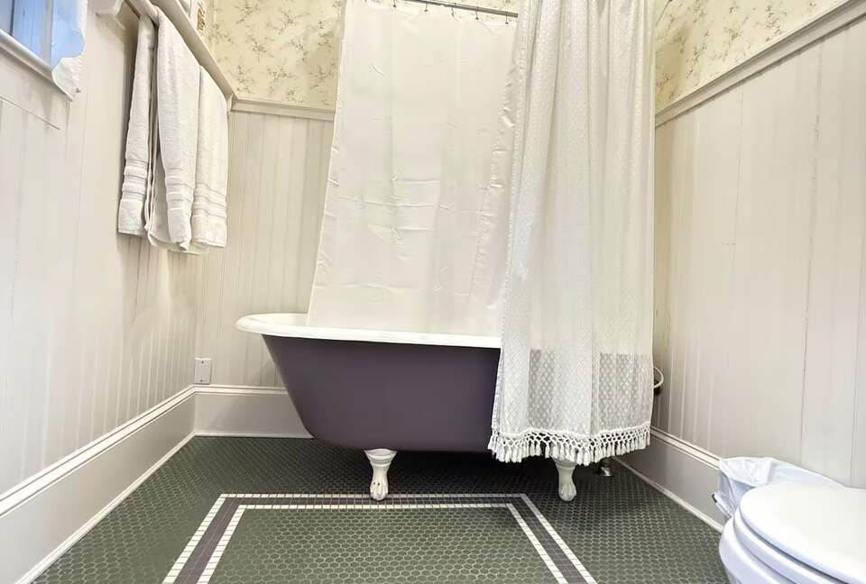 Elegant Country Escape in North Carolina’s Blue Ridge - Weaverville, North Carolina