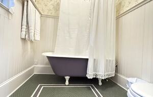 Elegant Country Escape in North Carolina’s Blue Ridge - Weaverville, North Carolina