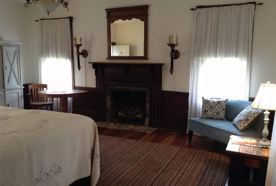 Elegant Country Escape in North Carolina’s Blue Ridge - Weaverville, North Carolina