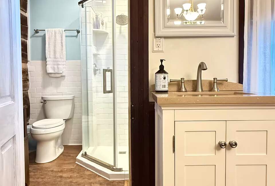 Elegant Country Escape in North Carolina’s Blue Ridge - Weaverville, North Carolina