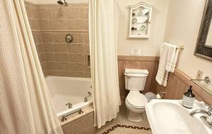 Elegant Country Escape in North Carolina’s Blue Ridge - Weaverville, North Carolina