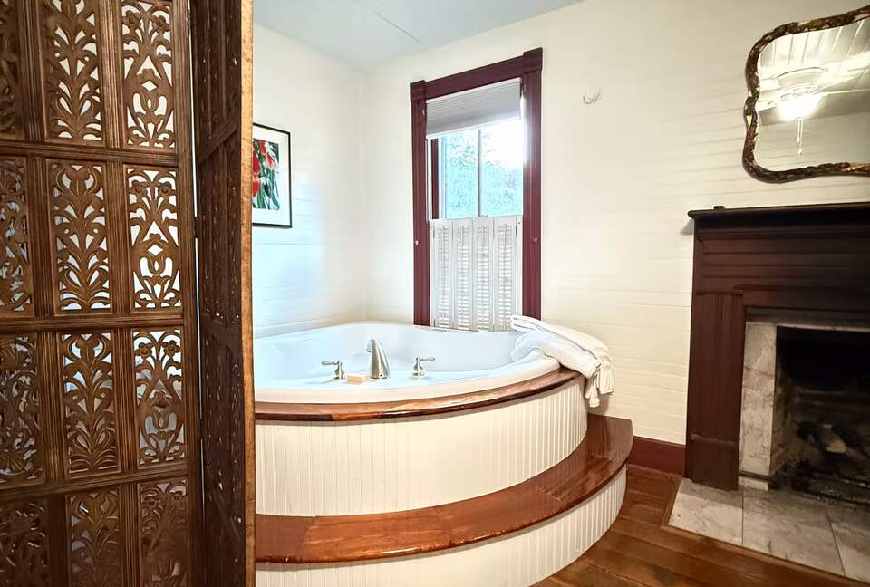 Elegant Country Escape in North Carolina’s Blue Ridge - Weaverville, North Carolina