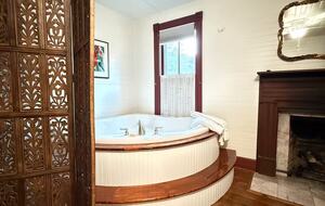 Elegant Country Escape in North Carolina’s Blue Ridge - Weaverville, North Carolina