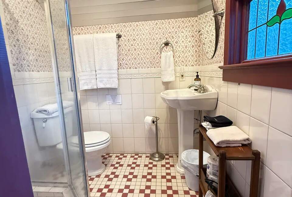 Elegant Country Escape in North Carolina’s Blue Ridge - Weaverville, North Carolina