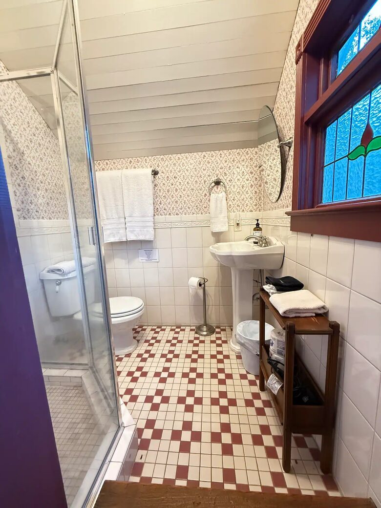 Elegant Country Escape in North Carolina’s Blue Ridge - Weaverville, North Carolina