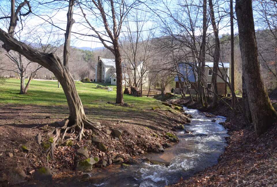 Elegant Country Escape in North Carolina’s Blue Ridge - Weaverville, North Carolina