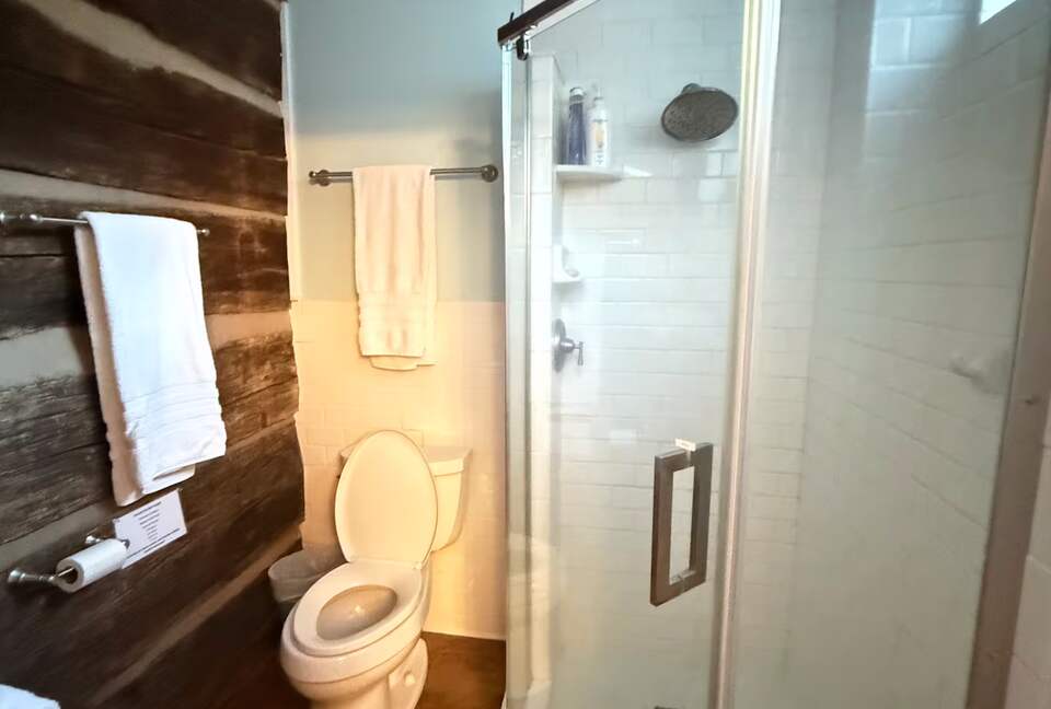 Elegant Country Escape in North Carolina’s Blue Ridge - Weaverville, North Carolina