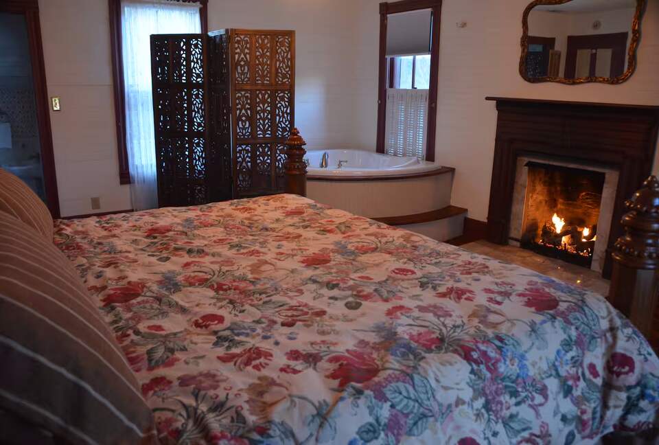 Elegant Country Escape in North Carolina’s Blue Ridge - Weaverville, North Carolina