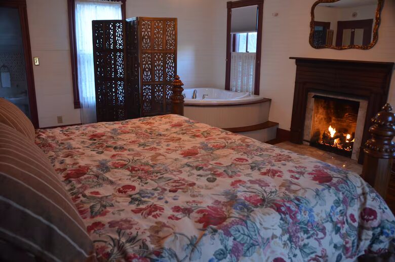 Elegant Country Escape in North Carolina’s Blue Ridge - Weaverville, North Carolina