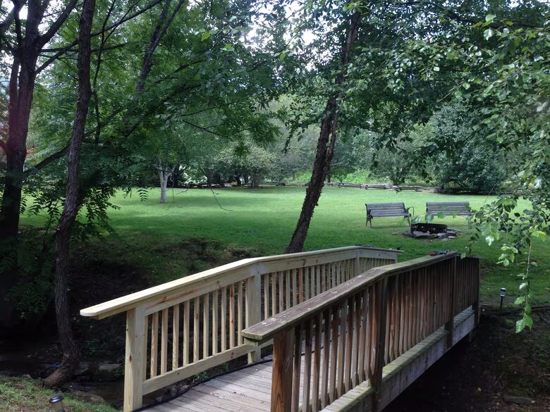 Elegant Country Escape in North Carolina’s Blue Ridge - Weaverville, North Carolina