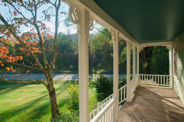 Elegant Country Escape in North Carolina’s Blue Ridge - Weaverville, North Carolina