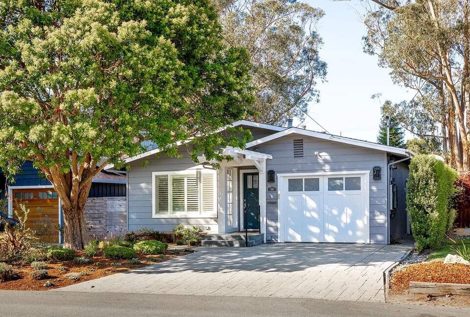 Elegant Monterey Bay Escape in Historic Capitola - Capitola, California