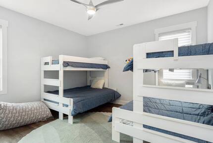 Bunk room with access to hall full bath