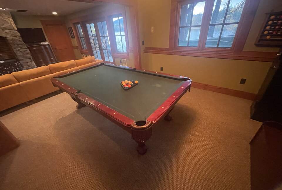 Waterfront Log Home with Mountain Views & Cozy Charm - West Glacier, Montana