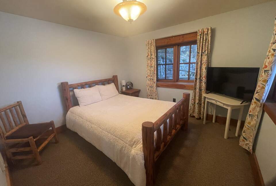 Waterfront Log Home with Mountain Views & Cozy Charm - West Glacier, Montana