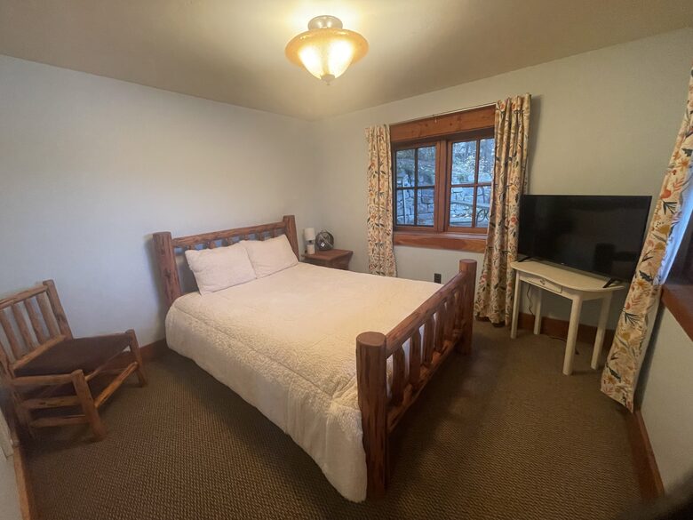 Waterfront Log Home with Mountain Views & Cozy Charm - West Glacier, Montana