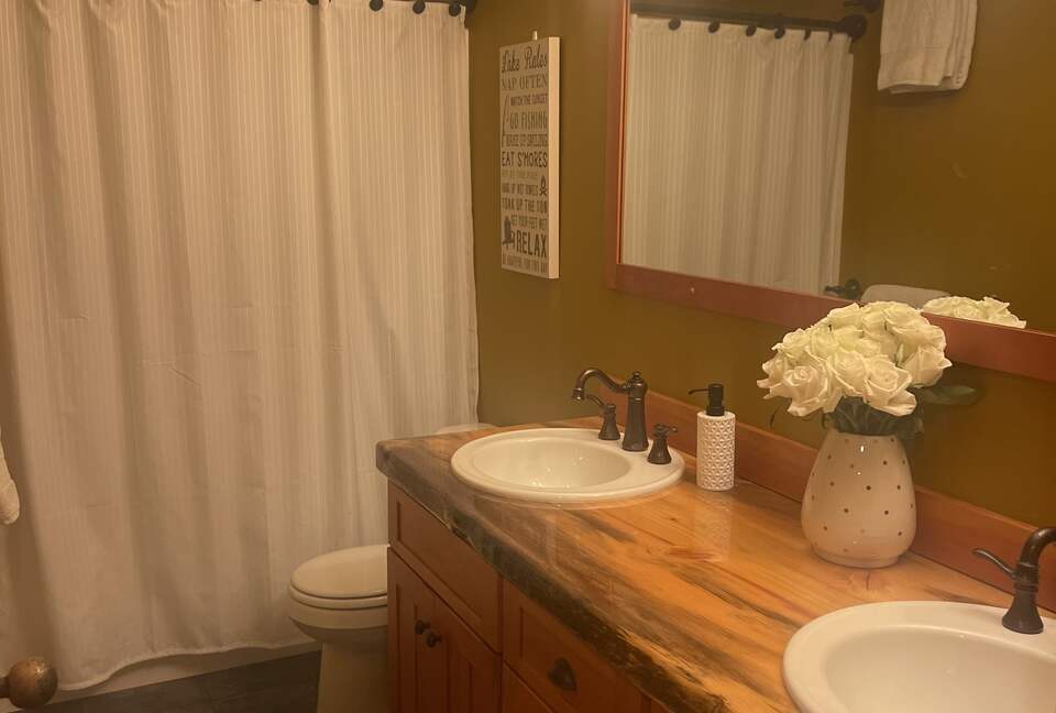 Waterfront Log Home with Mountain Views & Cozy Charm - West Glacier, Montana