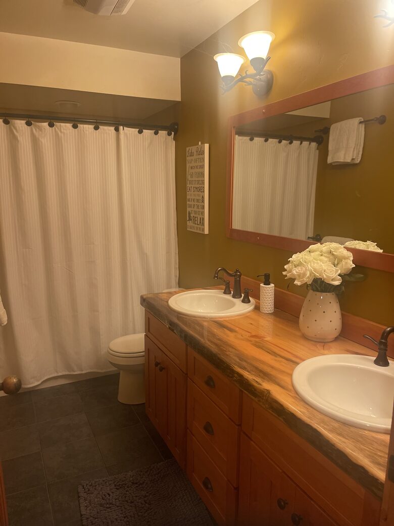 Waterfront Log Home with Mountain Views & Cozy Charm - West Glacier, Montana