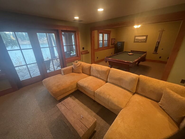 Waterfront Log Home with Mountain Views & Cozy Charm - West Glacier, Montana