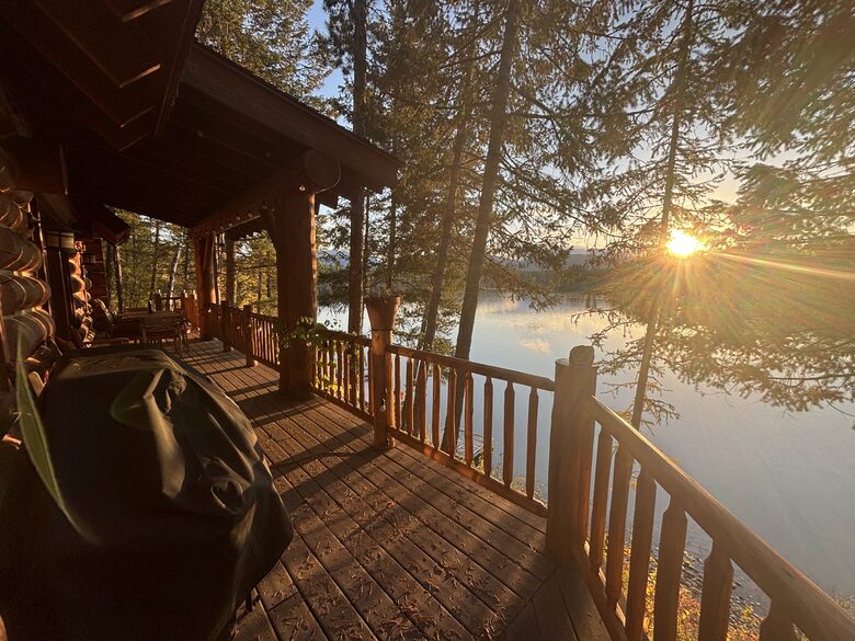 Waterfront Log Home with Mountain Views & Cozy Charm - West Glacier, Montana