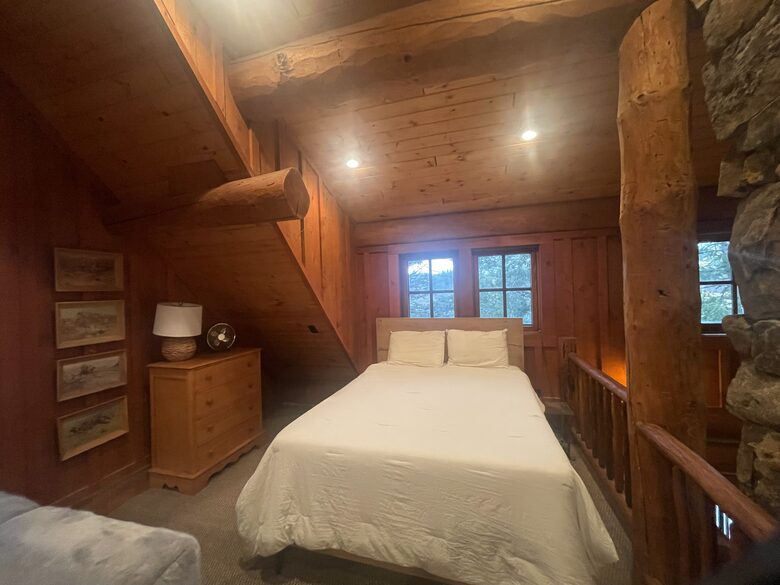 Waterfront Log Home with Mountain Views & Cozy Charm - West Glacier, Montana