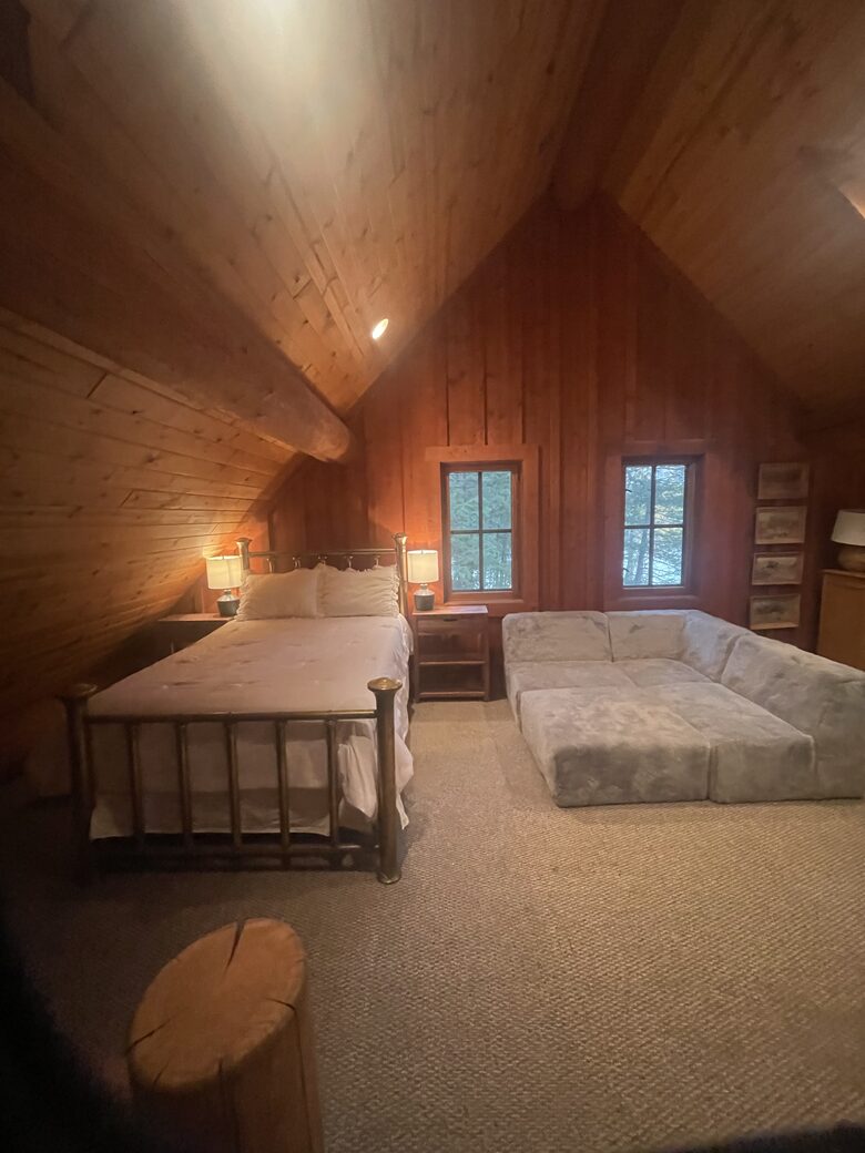 Waterfront Log Home with Mountain Views & Cozy Charm - West Glacier, Montana