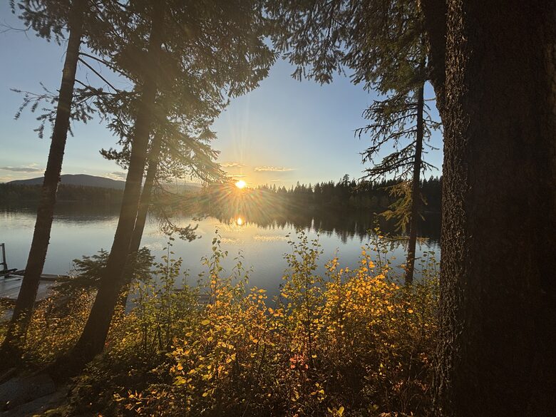 Waterfront Log Home with Mountain Views & Cozy Charm - West Glacier, Montana