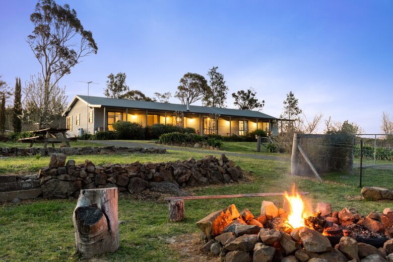 Bullio - Australian Farm Experience - Sydney, Australia