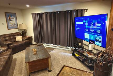 Luxury Retreat at Killington Base with Pool, Spa & Shuttle to Lifts - Killington, Vermont