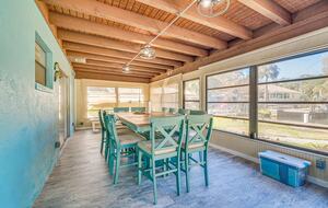 Cozy Waterfront Escape Minutes from Homosassa Springs - Homosassa, Florida