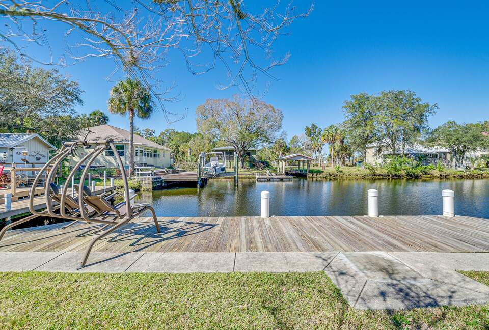 Cozy Waterfront Escape Minutes from Homosassa Springs - Homosassa, Florida