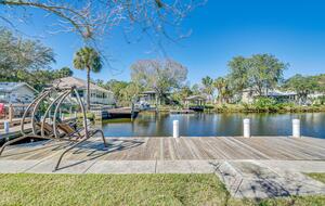 Cozy Waterfront Escape Minutes from Homosassa Springs - Homosassa, Florida