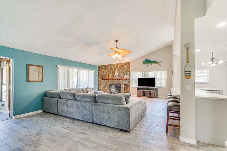 Cozy Waterfront Escape Minutes from Homosassa Springs - Homosassa, Florida