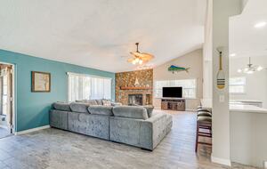 Cozy Waterfront Escape Minutes from Homosassa Springs - Homosassa, Florida